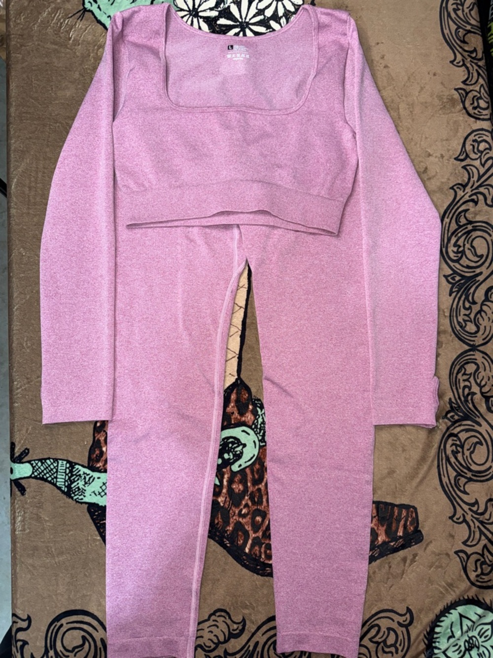NWOT Seamless Women’s Large Soft Pink Two-Piece Lounge Set